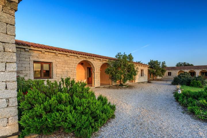 Gîte pour 4 personnes, avec piscine et jardin, animaux acceptés à Badesi - 4