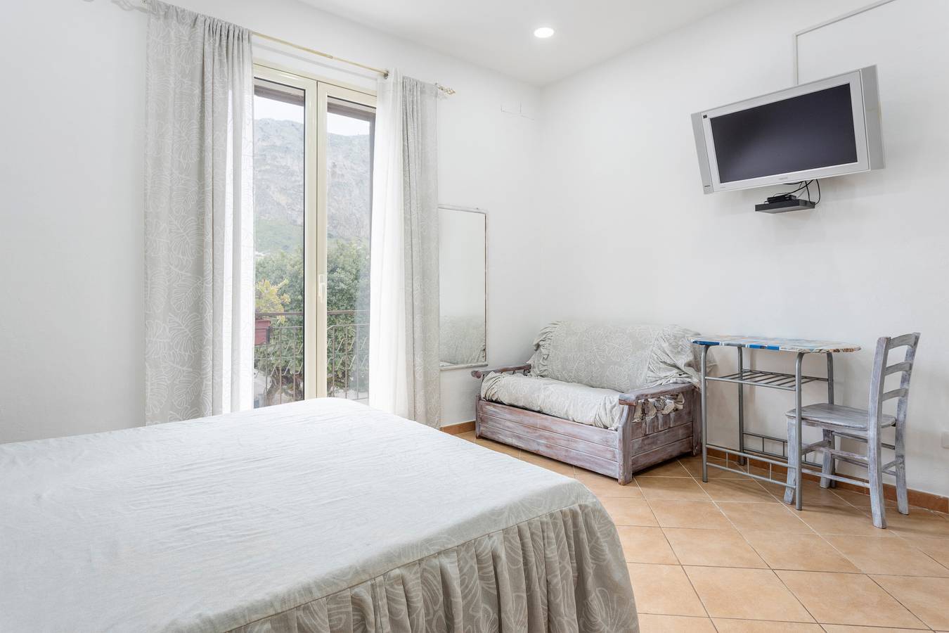 Camera 'Umberto I' con Balcone, Wi-Fi e Aria Condizionata in Isola delle Femmine, Provincia di Palermo