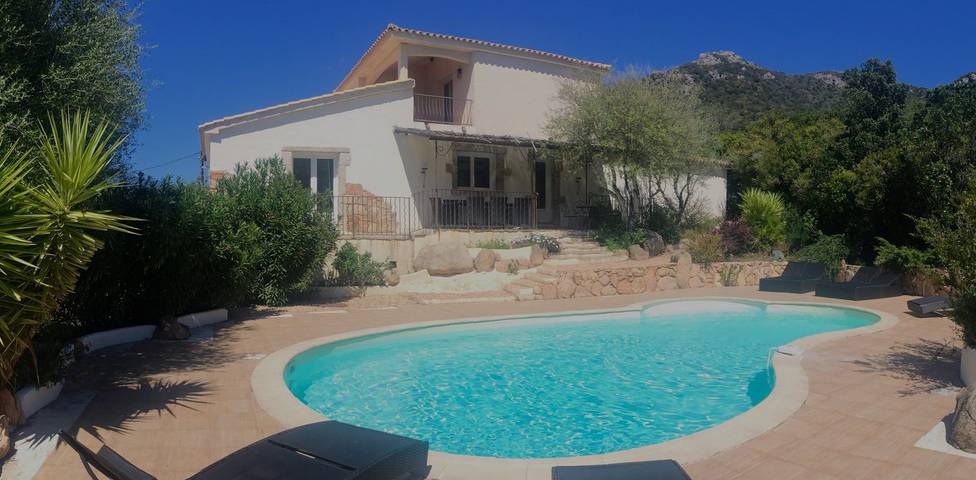 Chambre d’hôte pour 4 personnes, avec jardin et piscine à Figari