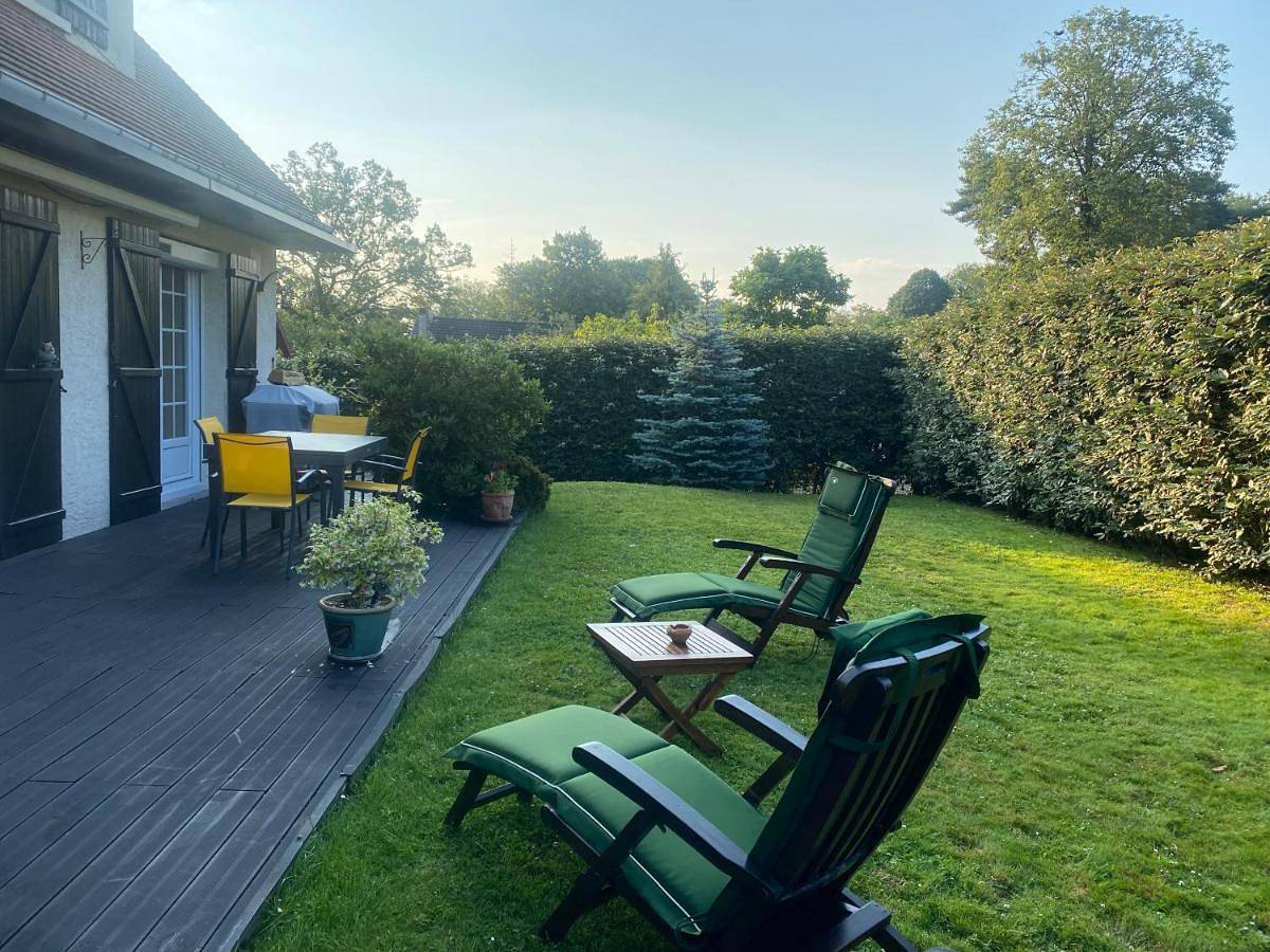 Double Room with Private Bathroom in Saint-Germain-de-la-Grange, Yvelines
