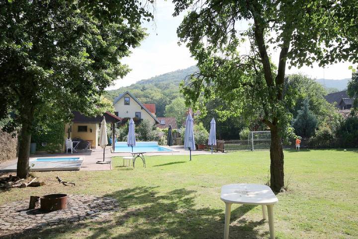 Ferienwohnung für 10 Personen, mit Balkon/Terrasse und Terrasse sowie Garten und Sauna in Sulzfeld