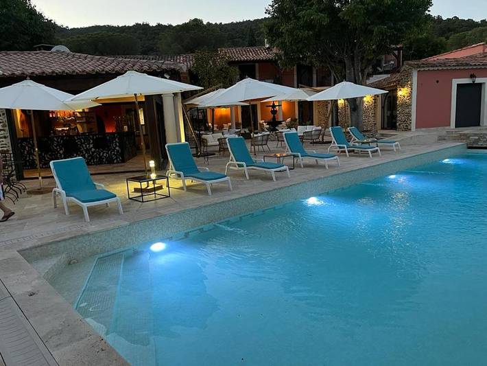 Chambre d’hôte pour 4 personnes, avec Terrasse et Jacuzzi ainsi que Jardin et Piscine à Bormes-les-Mimosas