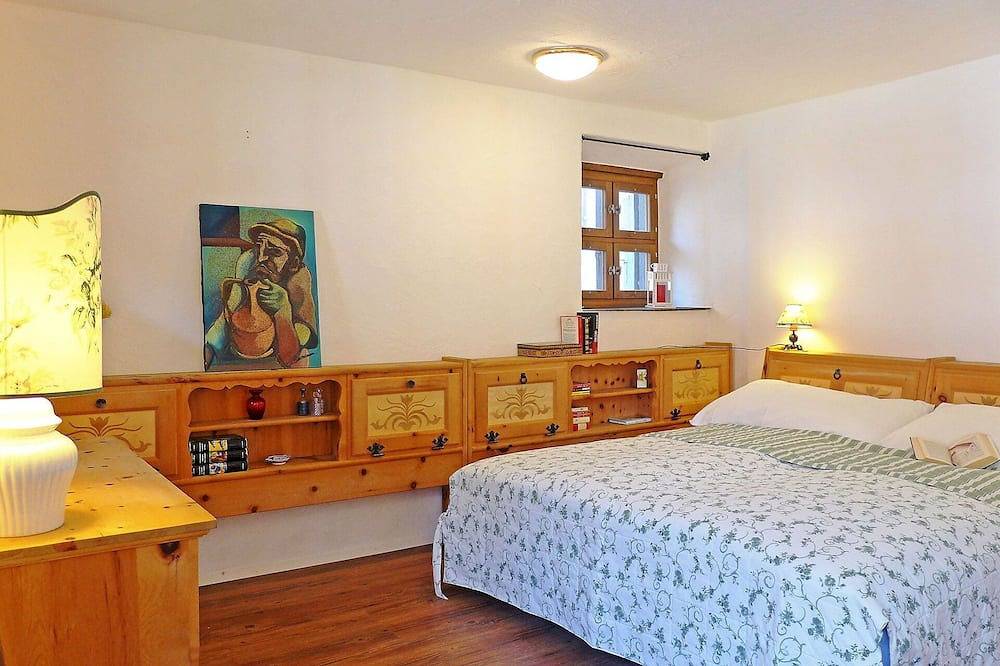 Geheel appartement, Leuk appartement voor 2 personen met Wifi, Tv, patio en panorama in Bever, Oberengadin