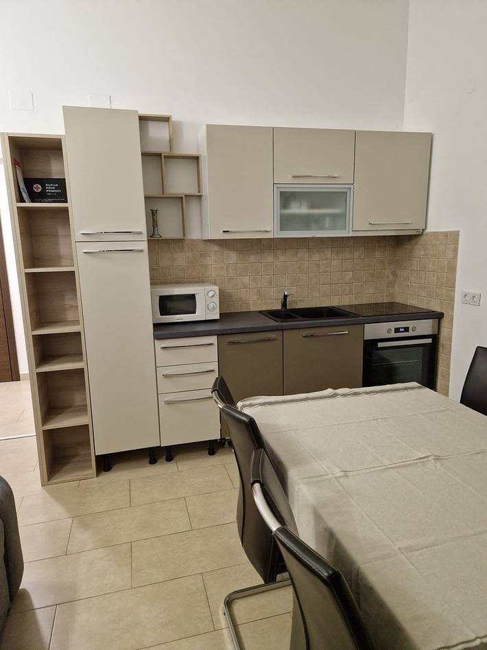 Ferienwohnung für 5 Personen, mit Pool und Balkon/Terrasse auf Rab - 4