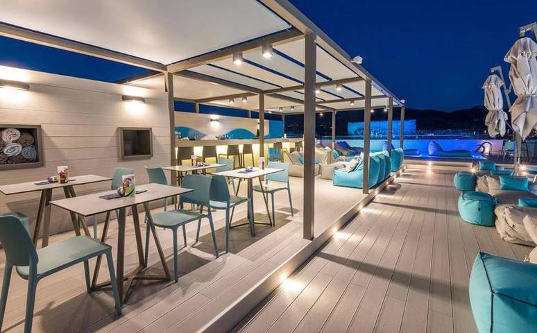 Hôtel pour 2 personnes, avec balcon et piscine, adapté aux familles dans Cos Ville - 3