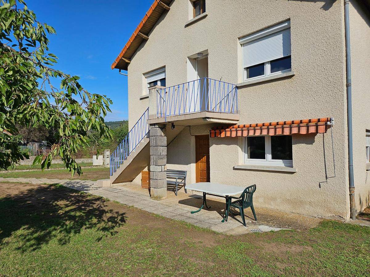 Appartement entier, One-Bedroom Apartment in Langeac, Haute-Loire