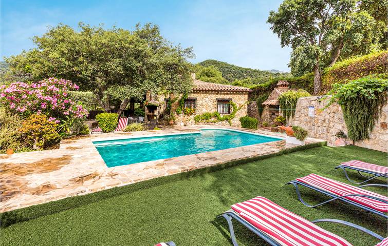 Ferienhaus für 6 Personen, mit Terrasse und Garten sowie Pool