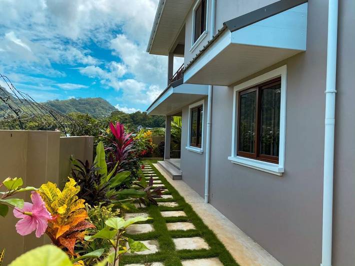 Gîte pour 2 personnes, avec vue et jardin dans Beau Vallon - 4