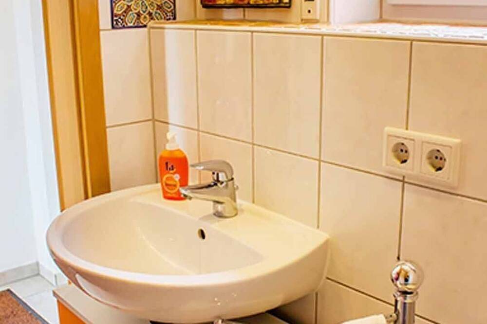 Entire apartment, Ruhig gelegenes Feriendomizil in italienischem Flair mit Terrasse in Zirndorf, Franconia