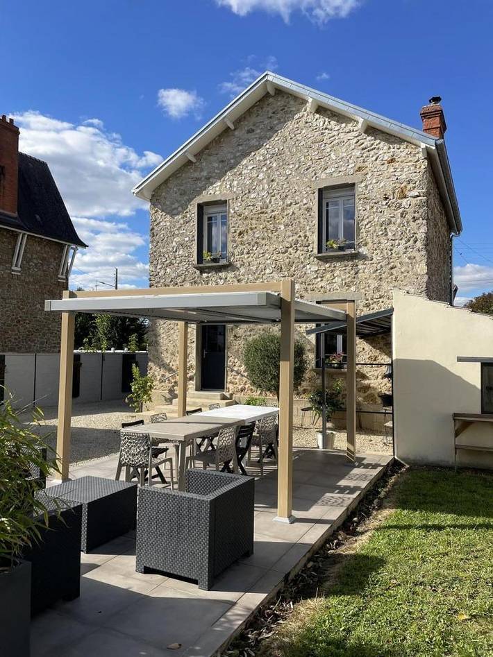 Gîte pour 8 personnes, avec terrasse et jardin