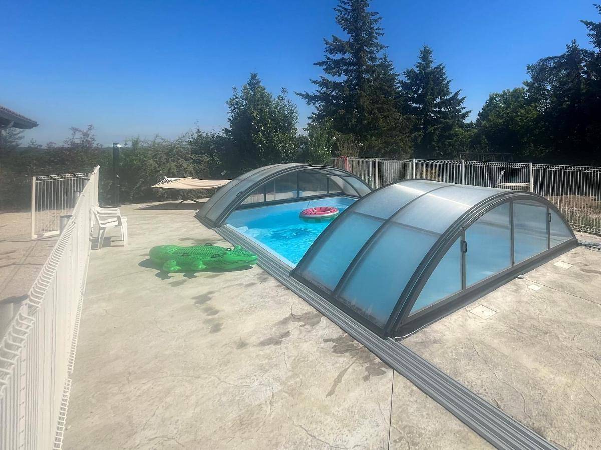 Gite Atypique Avec Piscine Couverte en été in Saint-Apollinaire-de-Rias, Parc naturel régional des Monts d'Ardèche