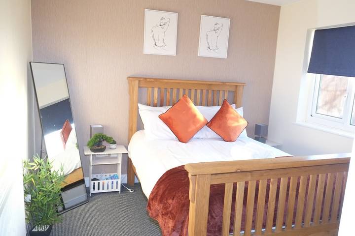 Holiday rental for 11 people, with Garden in Nottingham