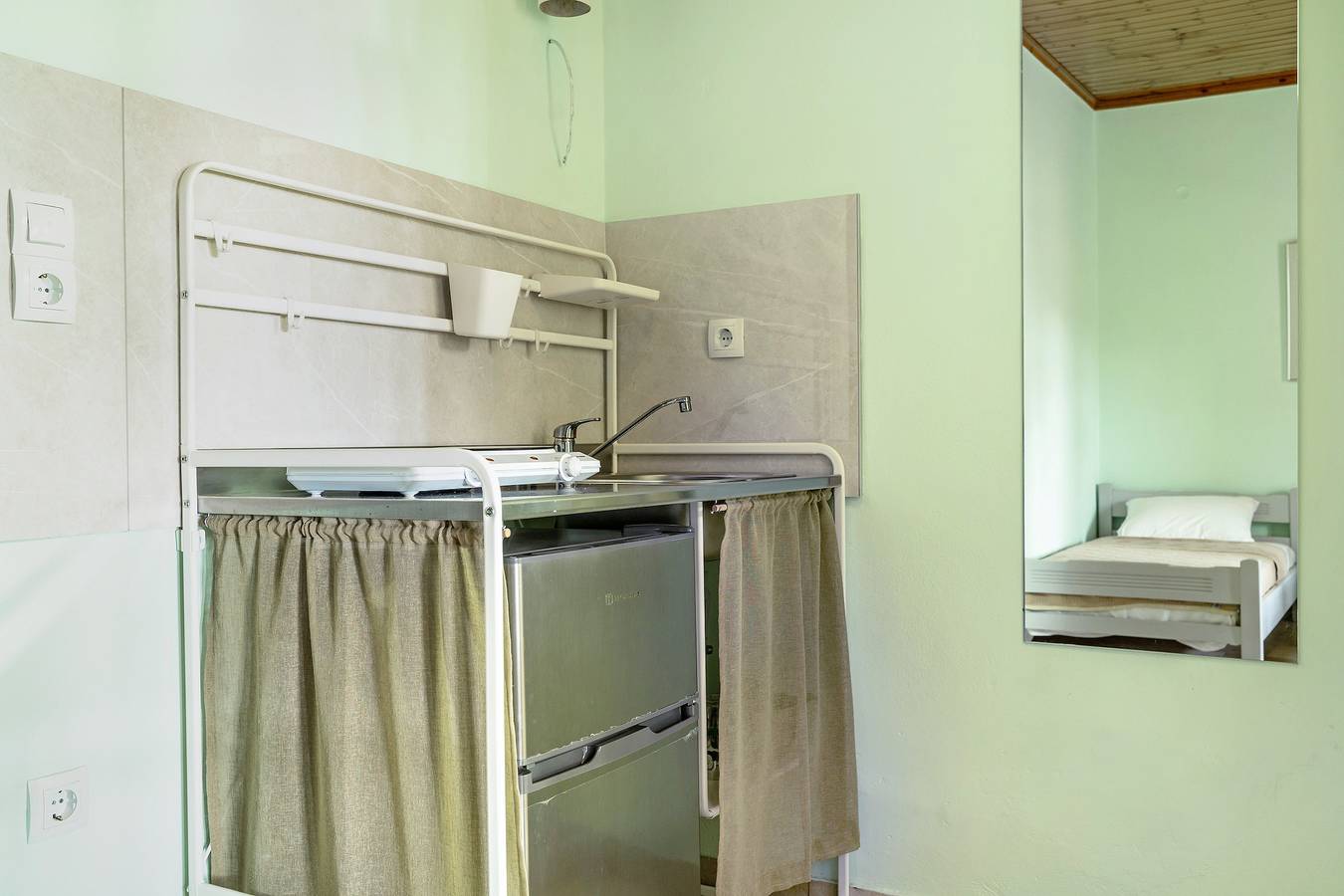 Entire studio, Studio Apartment 'Old Boat Double Studio 8' with Sea View, Wi-Fi and Air Conditioning in Nikiana, Alexandros