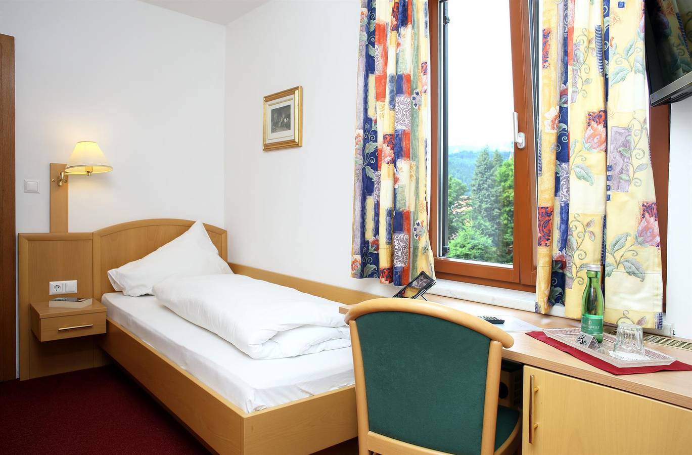 Geheel vakantieappartement, Éénpersoonskamer, douche of bad, Wc, balkon in Millstatt, Bezirk Spittal an der Drau