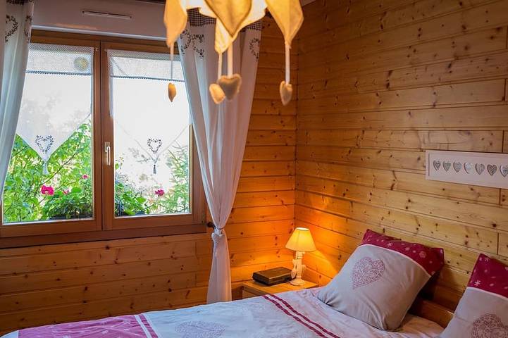Chalet Edelweiss15 Personnes 175m² 5 Chambres Balcon Terrasse Jacuzzi Sauna in Rémelfing, Sarreguemines