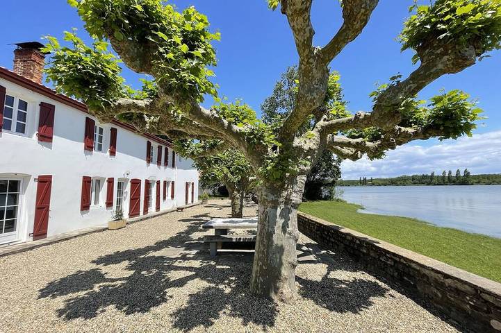 Location de vacances pour 10 personnes, avec Jacuzzi à Saint-Laurent-de-Gosse