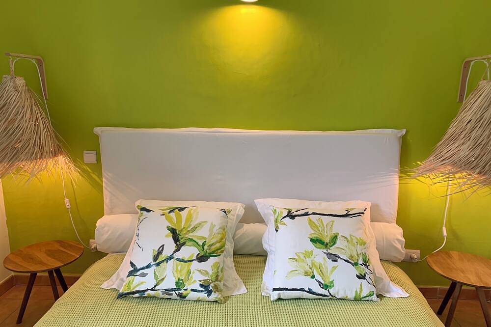 Golf de Saint Tropez, charming house, small private garden, swimming pool in La Môle, Draguignan region