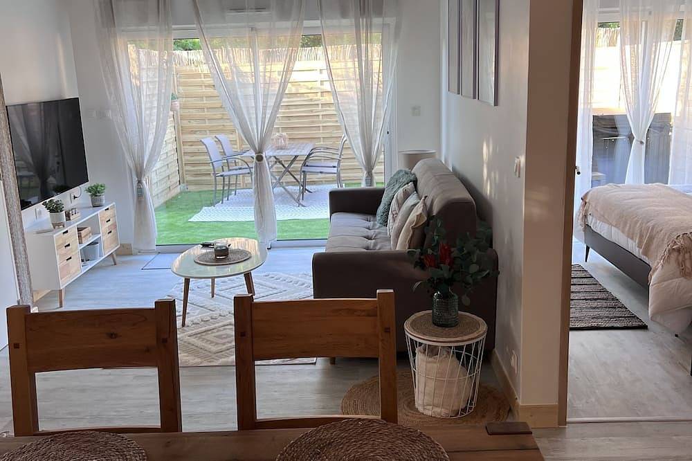 Gîte De Charme Avec Spa Privatif in Médis, Côte de Beauté