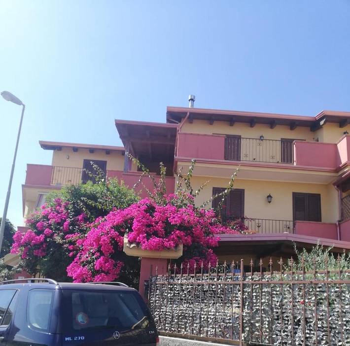 Appartamento per 6 persone, con Balcone e Terrazza nonché Giardino e Panorama a Cirò Marina