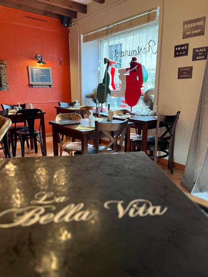Three-Bedroom Townhouse in Villette-d'Anthon, Région de Vienne