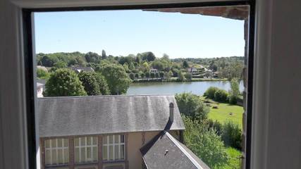Gîte pour 15 personnes, avec jardin ainsi que vue et vue sur le lac à Saint-Evroult-Notre-Dame-du-Bois