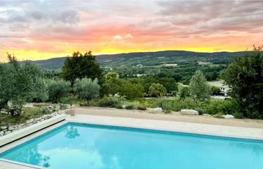 Gîte pour 4 personnes, avec jardin ainsi que terrasse et piscine à Mirabel-aux-Baronnies