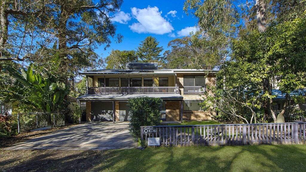 Pearlside by Holidayco. in Pearl Beach, New South Wales