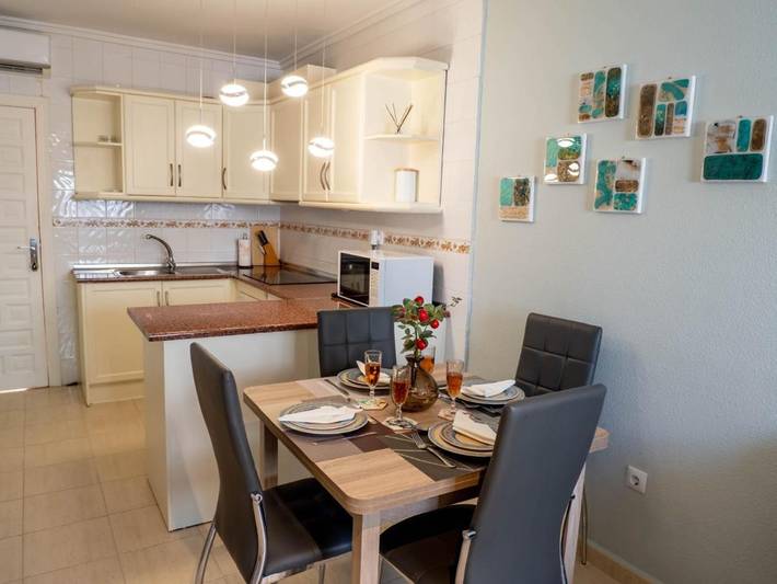 Apartamento para 5 personas, con Balcón y Terraza además de Piscina y Vistas en La Florida