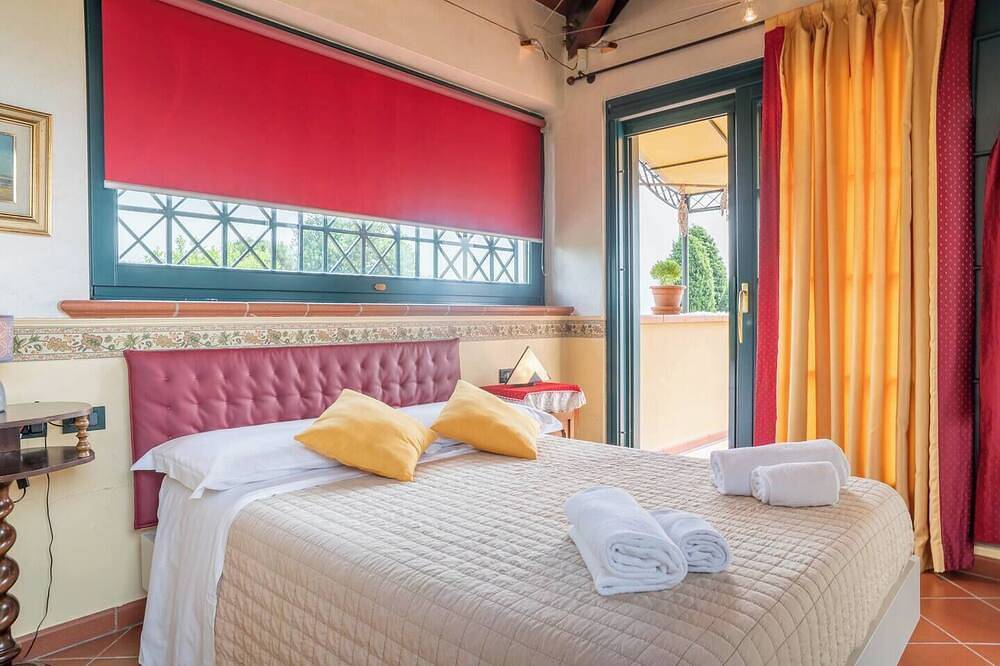 Villa Artemisia (Portion of a Villa) – Luxury Villa in Padenghe sul Garda, Gardasee-Berge