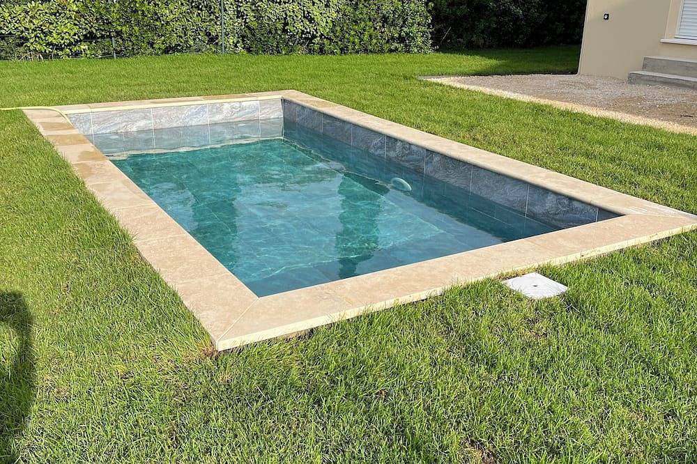 Confortable Maison Avec Jardin, Entre Ville et Campagne à Pernes les Fontaines in Pernes-les-Fontaines, Vaucluse