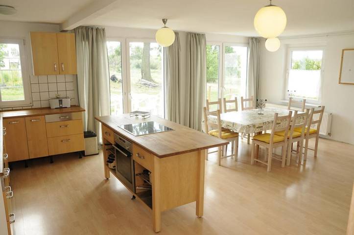 Ferienhaus für 9 Personen, mit Balkon und Terrasse sowie Garten und Sauna in Velgast