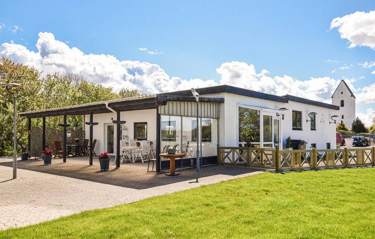 Ferienhaus für 12 Personen, mit Terrasse und Whirlpool sowie Garten in Nørhede Vest