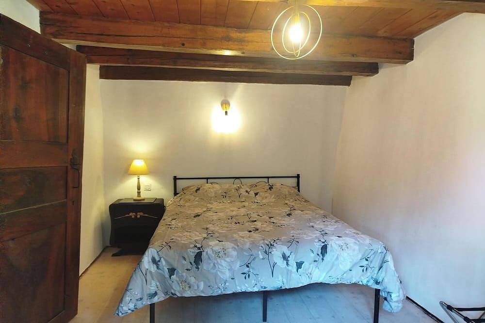 Entire apartment, Mountain cabin near Lake Annecy. Ideal for couples and families. No pets allowed. in Saint-Ferréol, Annecy region