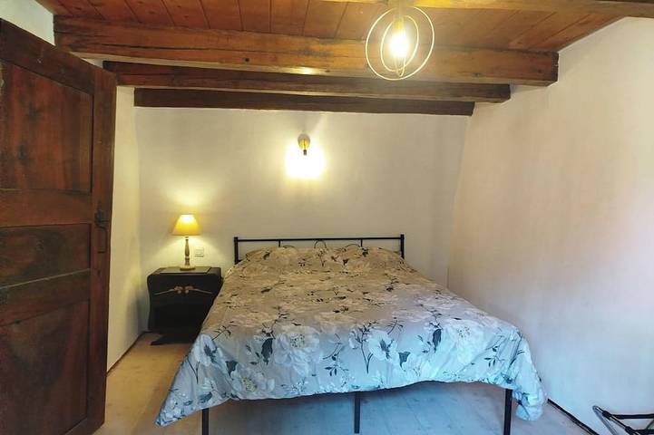 Apartamento entero, Mountain cabin near Lake Annecy. Ideal for couples and families. No pets allowed. in Saint-Ferréol, Región de Annecy