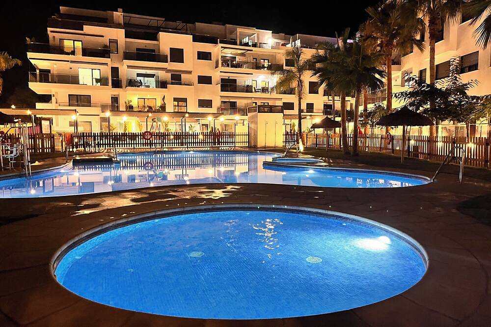 Ganze Wohnung, Design apartment in Residencial Aguacate Beach, golf and beach 5 minutes away. in Playa Granada, Motril