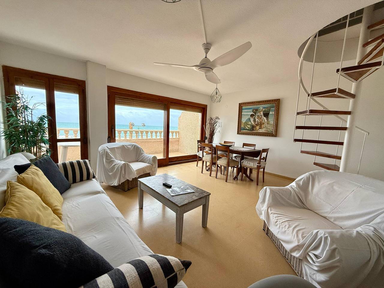 Apartamento entero, Apartamento de vacaciones para 6 personas con terraza in Playa Carrer La Mar, Campello