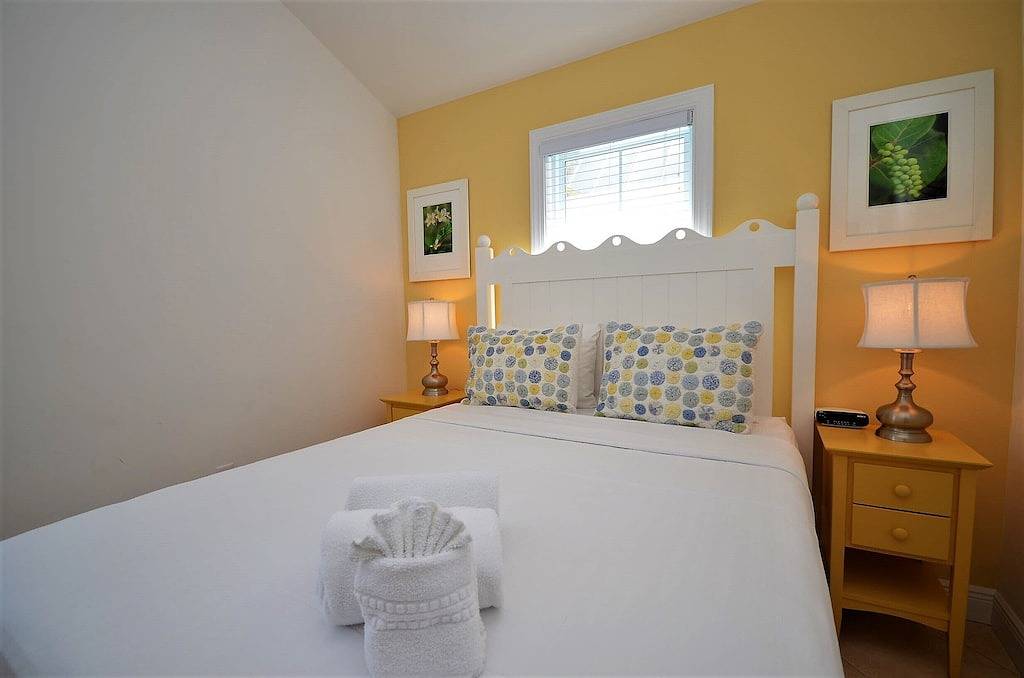 Coral Lagoon Single Family Home 3bed/2.5bath with 40' Boat Slip w/ Power + Water in Marathon, Monroe County