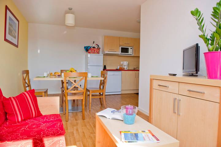 Gîte pour 8 personnes, avec piscine dans Office De Tourisme De Mers Les Bains - 2