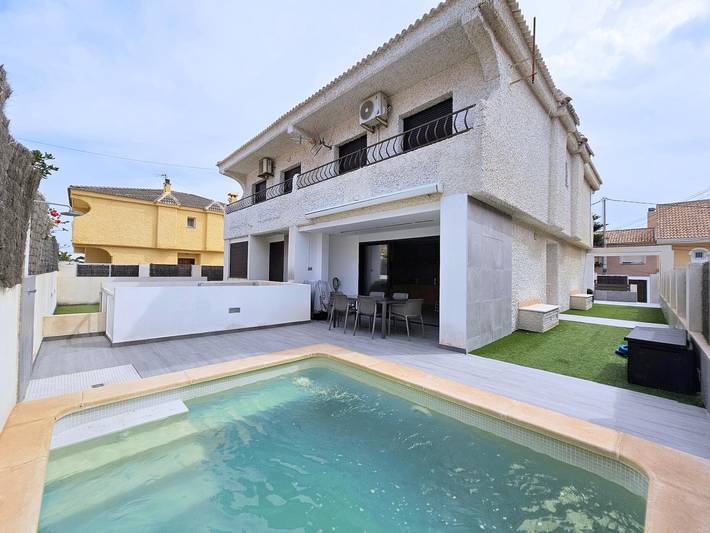 Gîte pour 8 personnes, avec Balcon ainsi que Terrasse et Jardin dans La Manga del Mar Menor