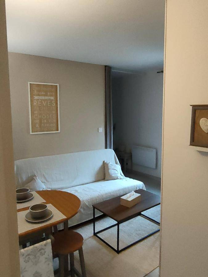 Appartement entier, One-Bedroom Apartment in La Crèche, Région de Niort