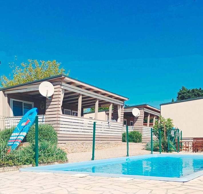 Dom dla 5 osób, z widok na jezioro i basen oraz widok i balkon, Dla rodziny w Pakoštane