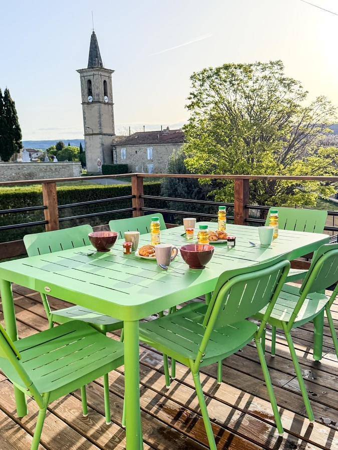 Location de vacances pour 6 personnes, avec jardin et vue à La Brillanne