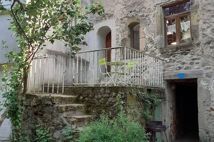 Location de vacances pour 5 personnes, avec jardin à Saint-Jean-du-Bruel