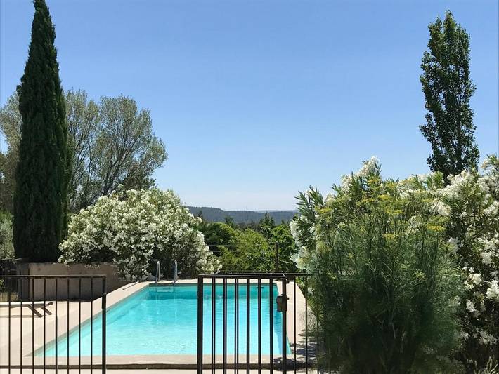 Location de vacances pour 2 personnes, avec piscine ainsi que vue et balcon à Vaugines - 2