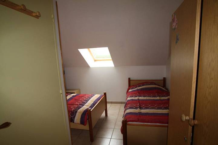 Gîte pour 5 personnes, avec terrasse ainsi que jardin et piscine, animaux acceptés à Azerat - 4