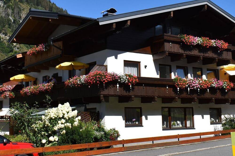 Comfortable double room with shower, Wc and balcony - Weinschreiber, Apart & in Rauris, Ski Amadé