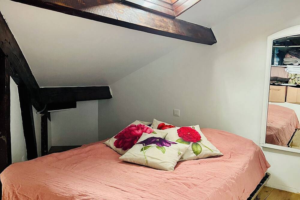 Two Rooms with Private Access – Comfort and Privacy in the Heart of Paris in Parigi, Ile-de-France