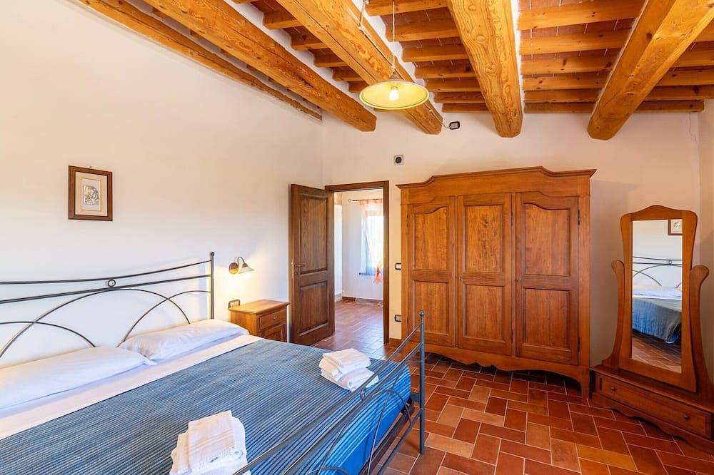Appartamento intero, Appartamento in una casa di campagna con 2 piscine in Cagli, Valle del Metauro