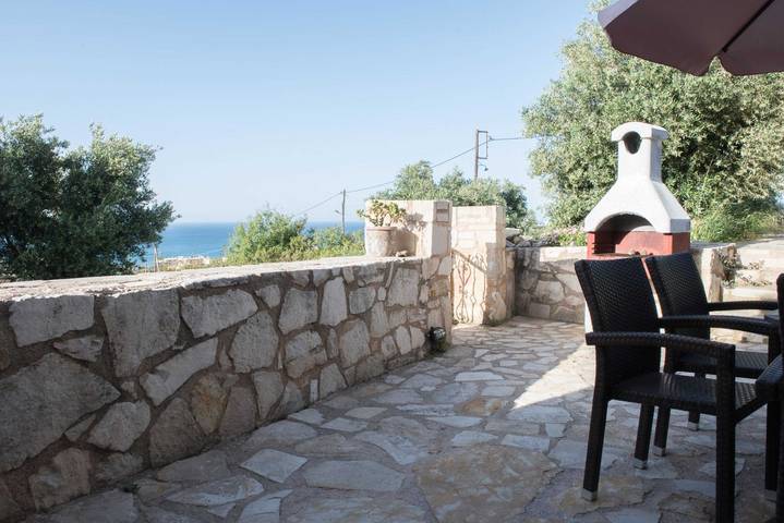 Gîte pour 3 personnes, avec balcon/terrasse, adapté aux familles dans Stalos - 2