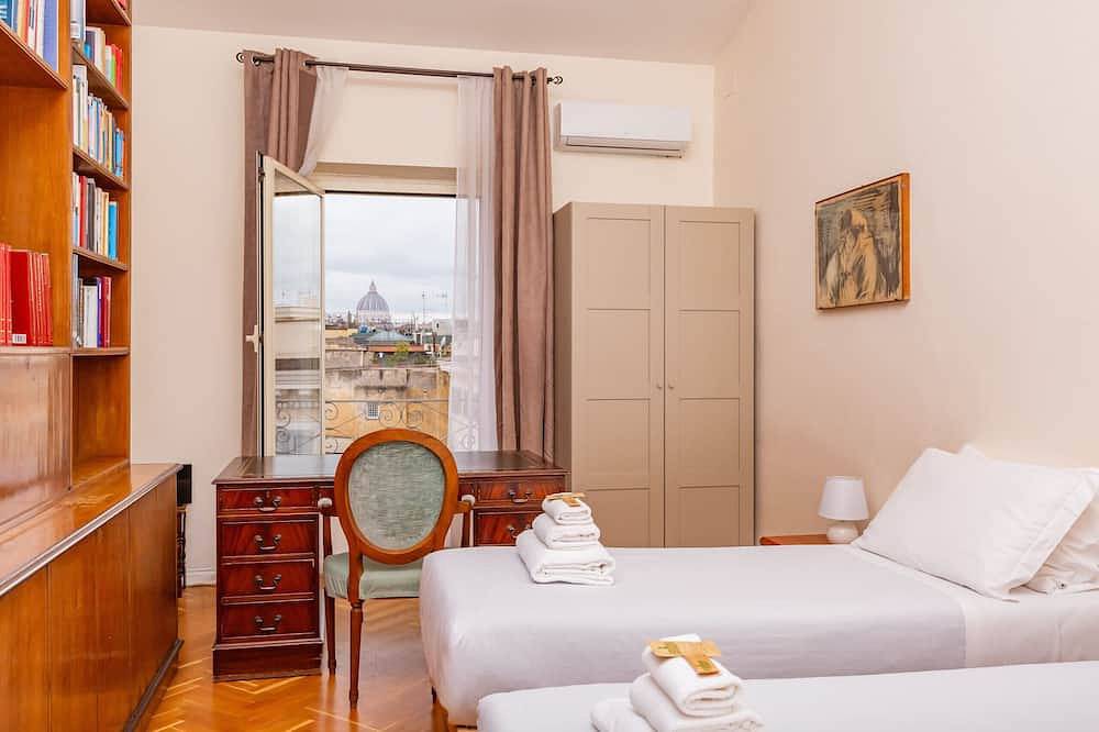 Apartamento entero, Skyline Penthouse with Private Rooftop in Roma, Provincia de Roma